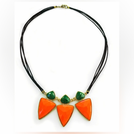 שרשרת משולשים כתומה