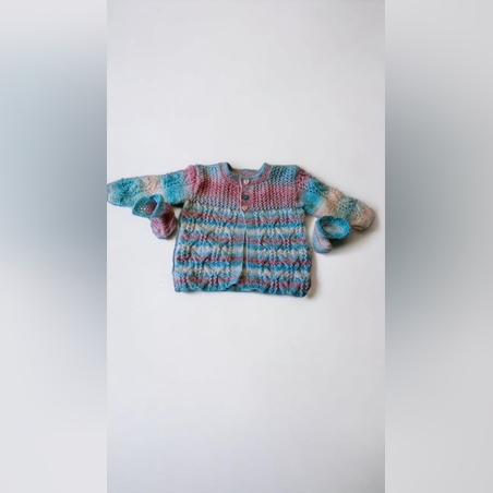 ז'קט ונעליים סרוגים בעבודת יד בצבעים ורוד תכלת ולבן