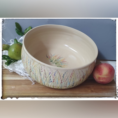 קערת קרמיקה מחימר לבן וציורים ביד