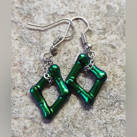 עגילי זכוכית מרובעים בעבודת יד