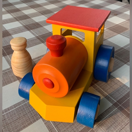 קטר עץ בעבודת יד צבוע בצבעים מרהיבים