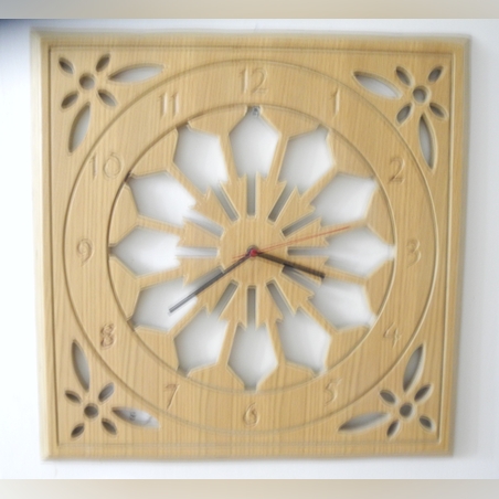 שעון קיר רבוע מעץ