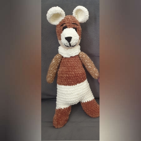 דובי סרוג בעבודת יד בצבעים חום ולבן