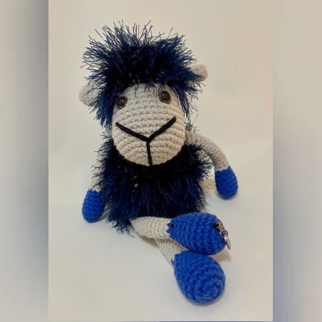 הכבשה דולי- בובה סרוגה בעבודת יד