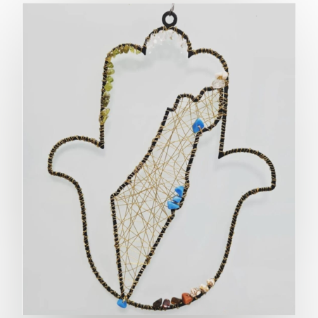 חמסה עם מפת ארץ ישראל מעוטרת בחוטי זהב ואבנים