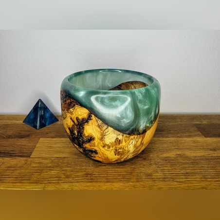 קערית נוי מעץ דובדבן בשילוב אפוקסי