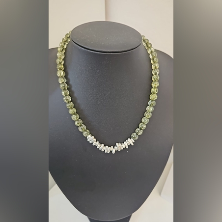 שרשרת ירוקה שקופה בשילוב חרוזי המטייט