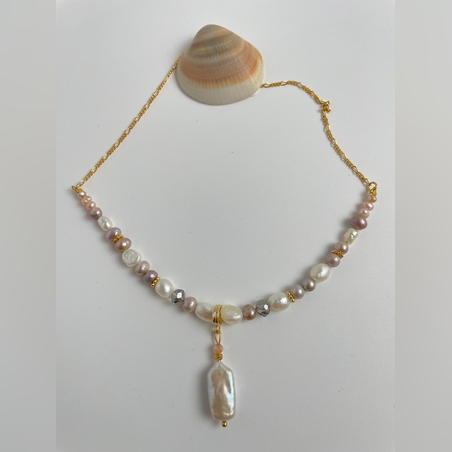 שרשרת מיוחדת בשילוב פנינים מתורבתות ותליון פנינה גדולה