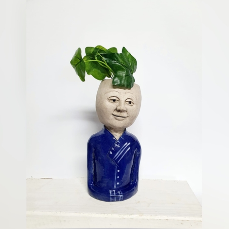 עציץ דמות ילד בעבודת יד