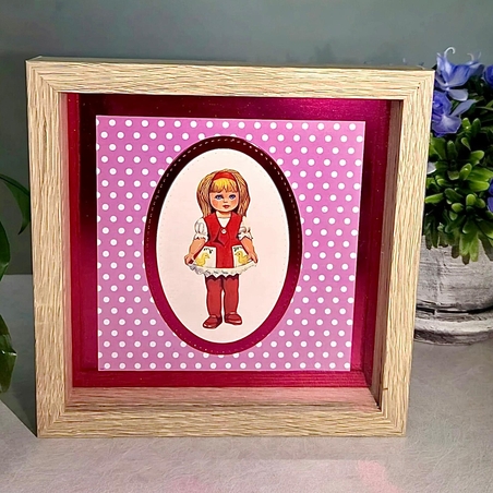 תמונת וינטג' מנייר בעבודת יד - ילדה בשמלה