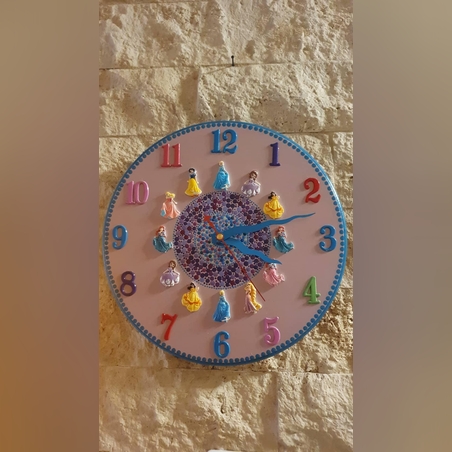 שעון קיר נסיכות לחדר ילדים מעץ