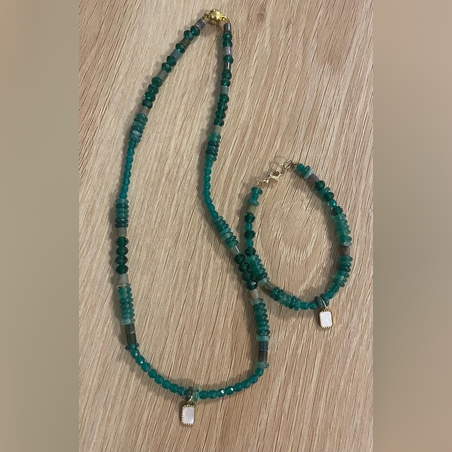 אמרלד טרופי - שרשרת וצמיד מחרוזים בגווני ירוק