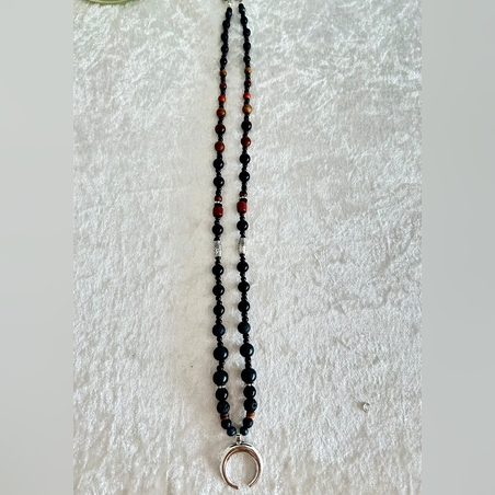 שרשרת יוניסקס חרוזים ותליון ירח