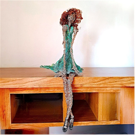 ג'יניג'ית- פסל מחוטי מתכת בעבודת יד