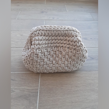 תיק קלאץ בגוון חום בהיר עם לורקס