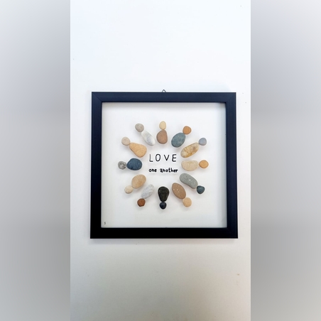 תמונה מאבנים מהטבע-LOVE ONE ANOTHER