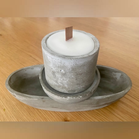 נר מפיץ ריח בניחוח מרענן ועדין