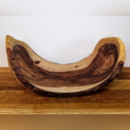 קערה אליפטית חרוטה מעץ ברוש בעבודת יד