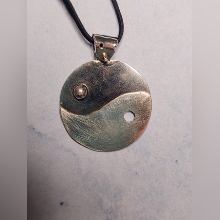 תליון יינג ויאנג עשוי כסף רגיל ומושחר