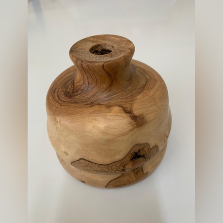 כד חרוט מעץ זית בעבודת יד