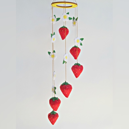 מובייל תותים בעבות יד