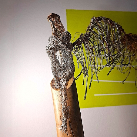 כשהמלאכים בוכים- פסל מחוטי מתכת בעבודת יד