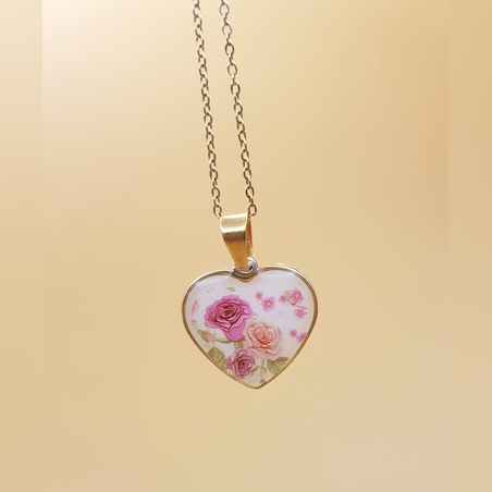 תליון לב עם שרשרת מוזהבת