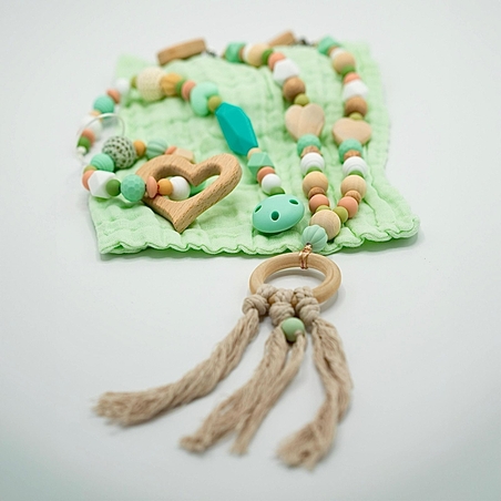 מארז לבבות ירוק מנטה-שרוך למוצץ, נשכן, מובייל וחיתול