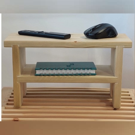 שרפרף עץ עם מדף בעבודת יד מעץ ממוחזר