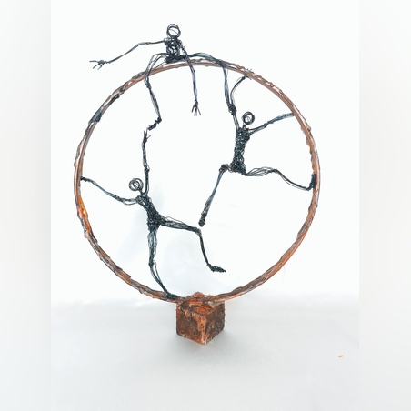 מעגל החיים - פסל מחוטי מתכת בעבודת יד