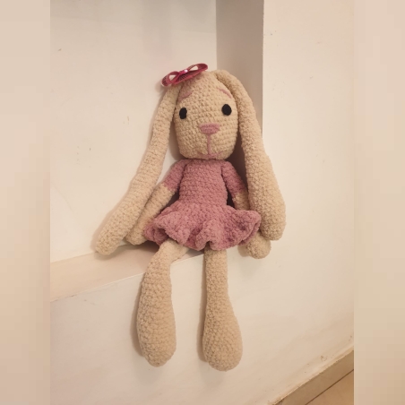בובת ארנב מקסימה סרוגה בעבודת יד