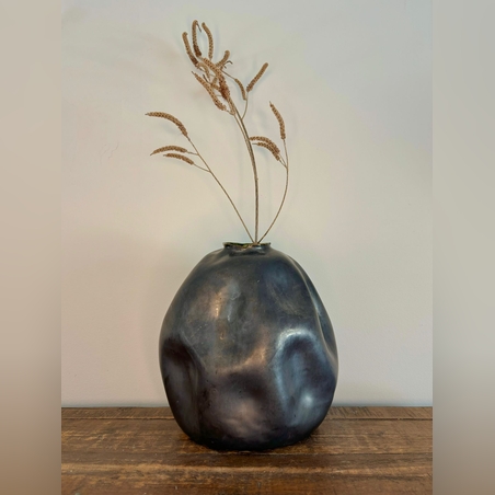 אגרטל מקומר מחימר בעבודת יד