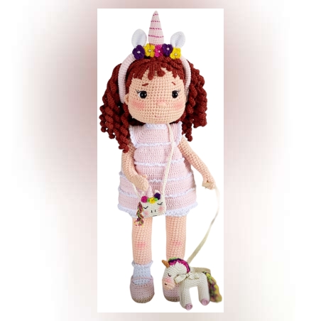 בובה סרוגה עם כתר יוניקורן