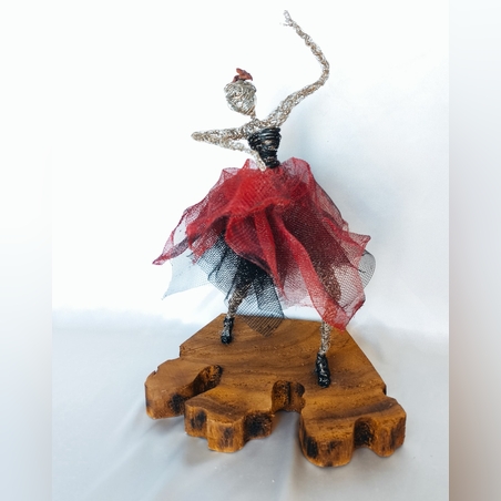 פלמנקו- פסל מחוטי מתכת בעבודת יד