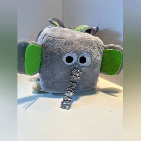 קובית פעילות לילדים תפורה בעבודת יד