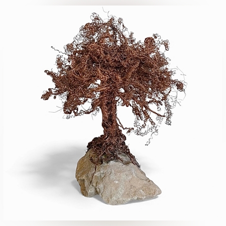 עץ גולני-פסל מחוטי נחושת על בסיס אבן בעבודת יד