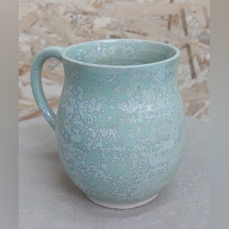 קנקן קטן לפרחים בצבע ירקרק בעבודת יד