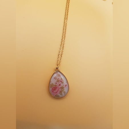 שרשרת טיפה - אפוקסי בשילוב פרחים