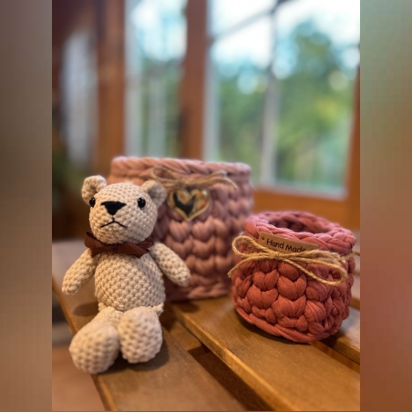 מארז לידה- זוג סלסלות סרוגות ודובי מתוק