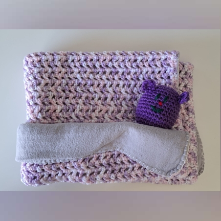 שמיכת תינוק סרוגה מצמר אקרילי בצבע סגול