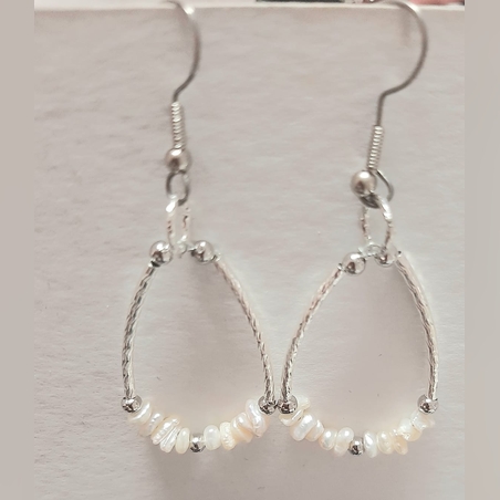 עגילי חישוק בשילוב כסף וחרוזי פנינה