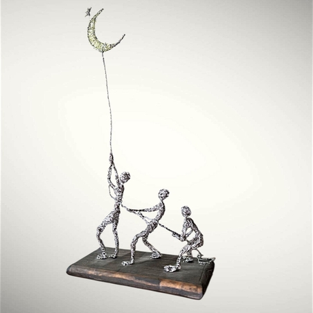 להוריד את הירח- פסל מחוטי מתכת בעבודת יד