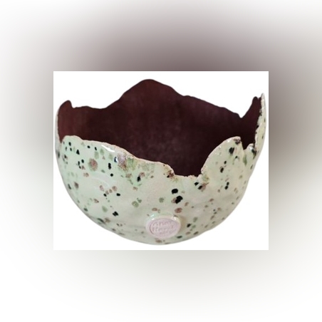 קערית נוי מחימר ירוק בהיר מנוקד