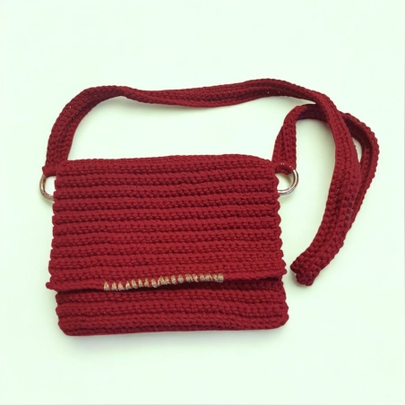 תיק סרוג בצבע בורדו עם רוכסן