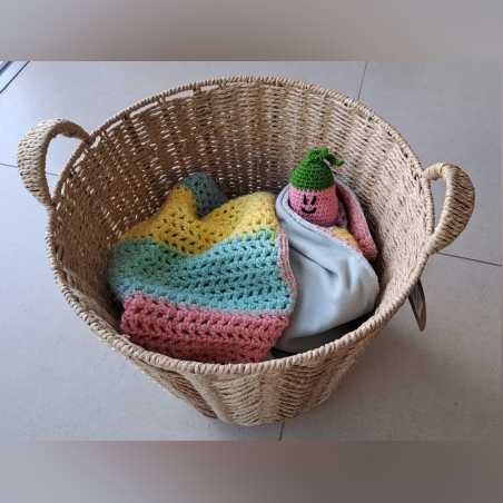 שמיכת תינוק סרוגה מצמר אקרילי דוגמת פסים