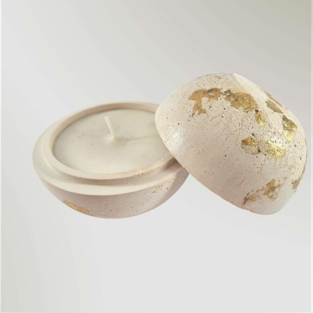 נר מבטון עם מכסה בעבודת יד