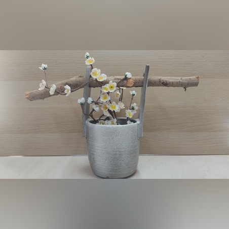 כד יפני לפרחים עם ידית עץ