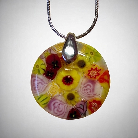 תליון עגול מפרחי זכוכית בעבודת יד-3