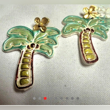 עגילי דקל פרחוניים