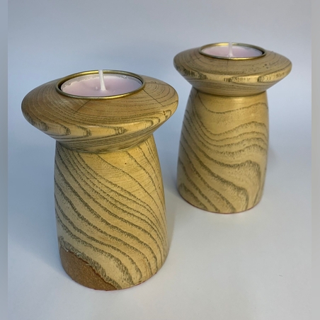 זוג פמוטים חרוטים מעץ אשא בעבודת יד